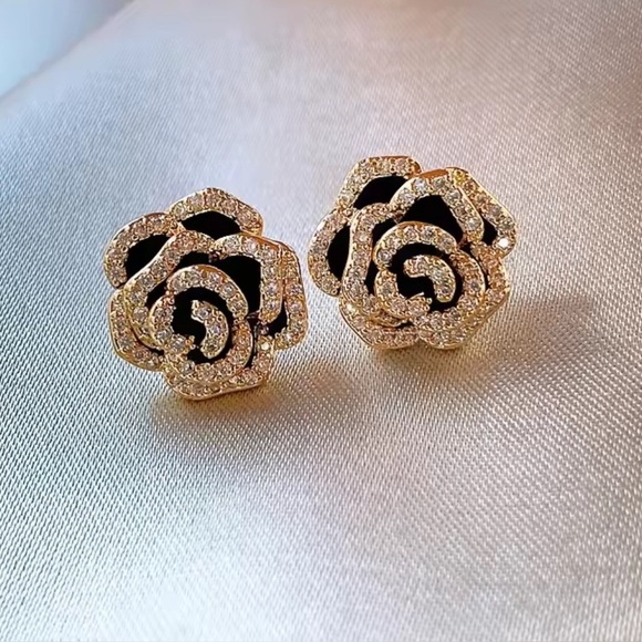 Jewelry - Elegant Gold and Black Rose Earrings